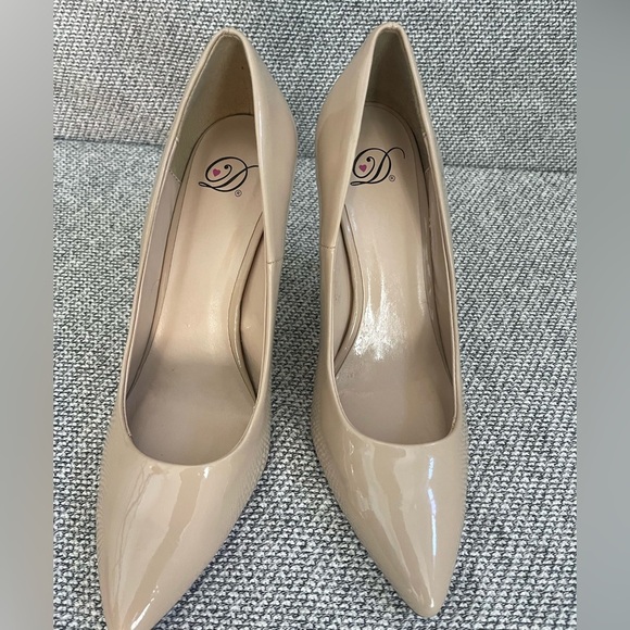 Delicious Tan Pointed Toe Heels with Sleek Stiletto - Picture 11 of 15